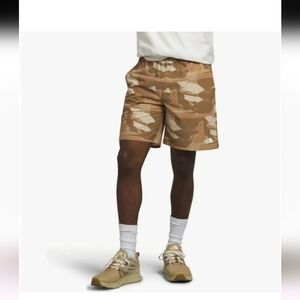 The North Face Men's Desert Camo Performance Shorts - Beige/Tan